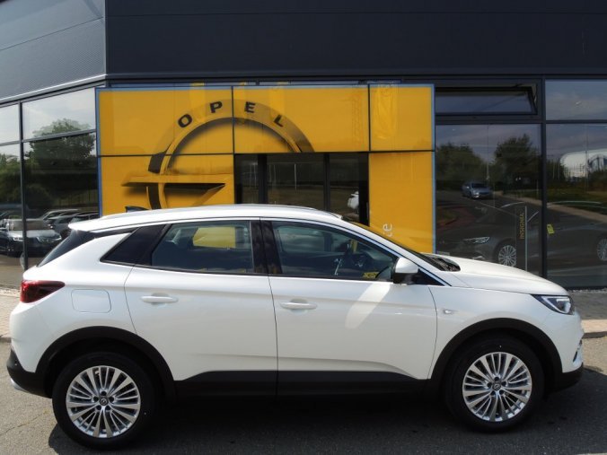 Opel Grandland X, Innovation 1.6T 133kW/180k AT8, barva bílá