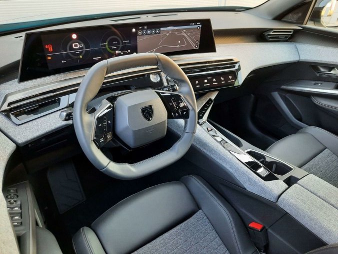 Peugeot 5008, Peugeot 5008 5008 ALLURE Hybrid 145 e-DCS6, barva modrá