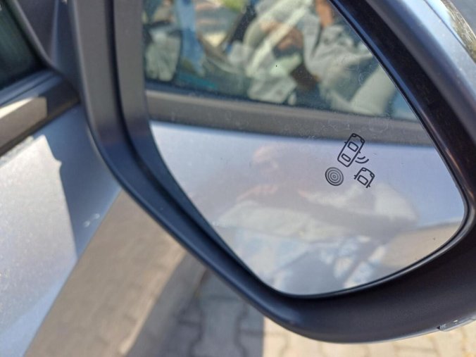 Peugeot 2008, Peugeot 2008 ALLURE Hybrid 110 e-DCS6, barva stříbrná