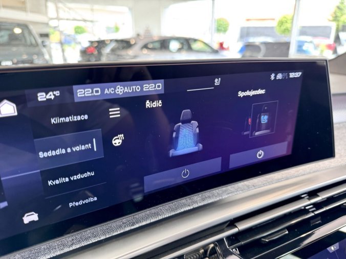 Peugeot 3008, Peugeot 3008 GT, Elektro, e-dojezd 520km, barva modrá