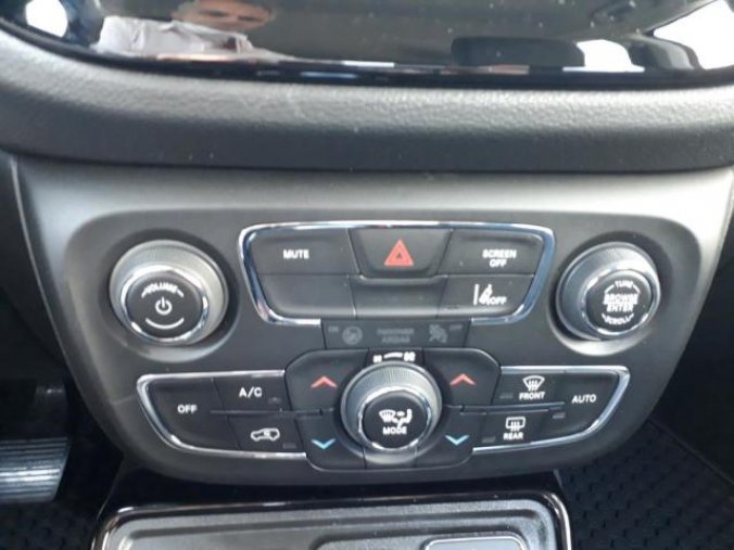 Jeep Compass, 1.3 150 PS NIGHT EAGLE automat, barva šedá
