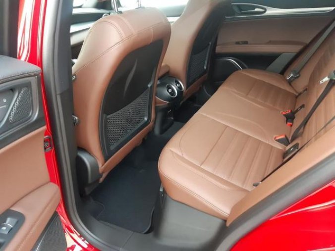 Alfa Romeo Stelvio, Veloce 4x4 2,0 280PS,nový mod., barva červená