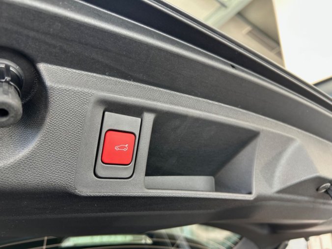 Peugeot 308, Peugeot 308 SW GT Hybrid 145 e-DCS6, barva šedá