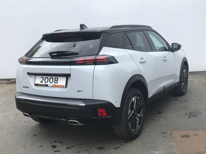 Peugeot 2008, Peugeot 2008 GT Hybrid  145 e-DCS6, barva bílá