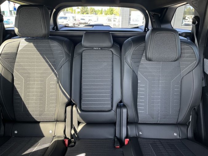 Peugeot 5008, Peugeot 5008 GT Hybrid 145 e-DCS6, barva bílá