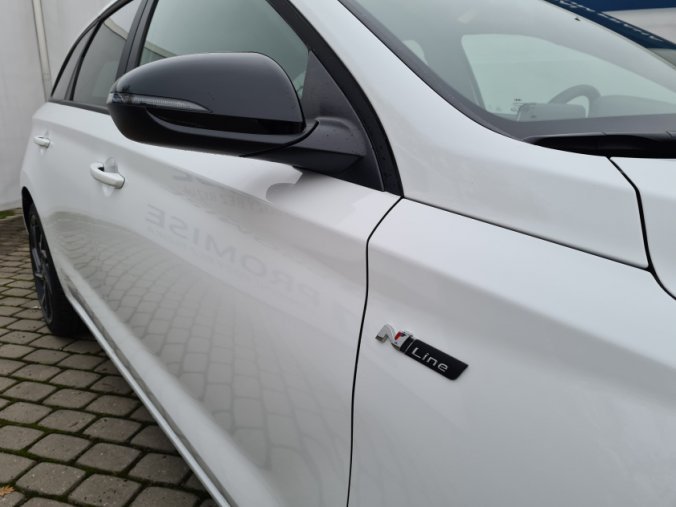 Hyundai i30, 1,5 T-GDI 117 kW iMT MHEV, barva bílá