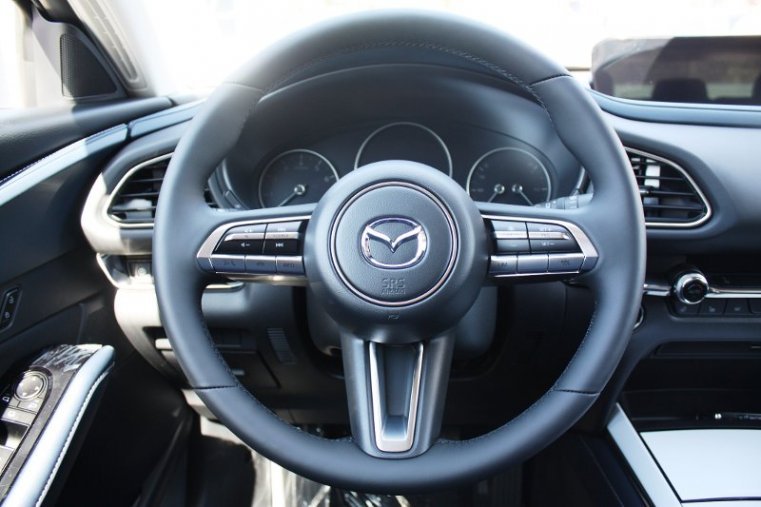 Mazda CX-30, SKYACTIV-X, barva šedá