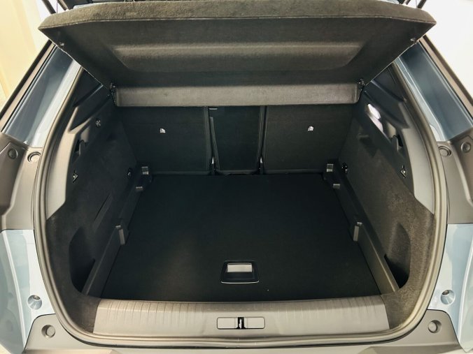 Peugeot 3008, Peugeot 3008 ALLURE Hybrid 145 e-DCS6, barva modrá