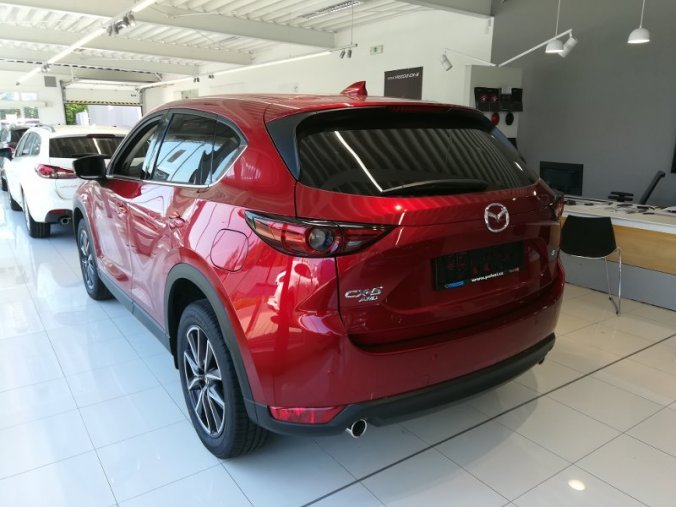 Mazda CX-5, 121kW (165k), barva červená