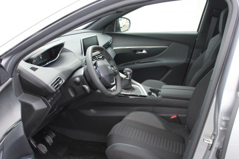 Peugeot 5008, Peugeot 5008 ACTIVE PACK 1.2 automat 130k, barva modrá