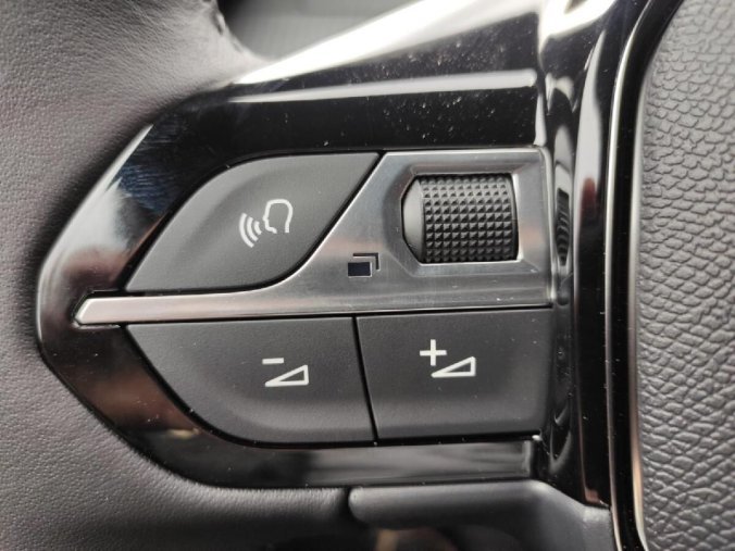 Peugeot 2008, Peugeot 2008 ALLURE 1.2 100k MAN6, barva modrá