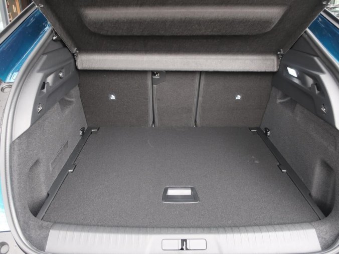 Peugeot 3008, Peugeot 3008 GT Hybrid 145 e-DCS6, barva modrá