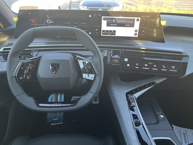 Peugeot 5008, Peugeot 5008 GT Hybrid 145 e-DCS6, barva modrá