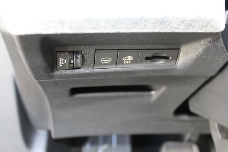 Peugeot 5008, Peugeot 5008 ALLURE Hybrid 145k e-DCS6, barva modrá