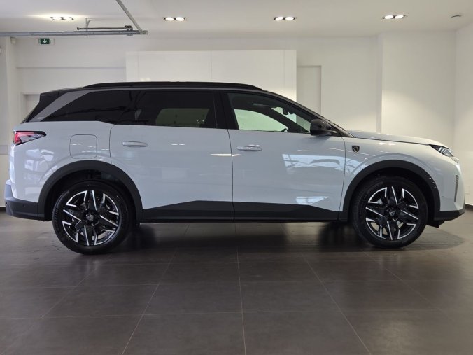 Peugeot 5008, Peugeot 5008 5008 GT Hybrid 145 e-DCS6, barva bílá
