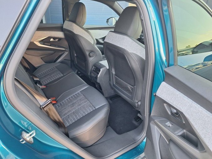 Peugeot 3008, Peugeot 3008 GT Elektromotor 157 kW / 210 k, barva modrá