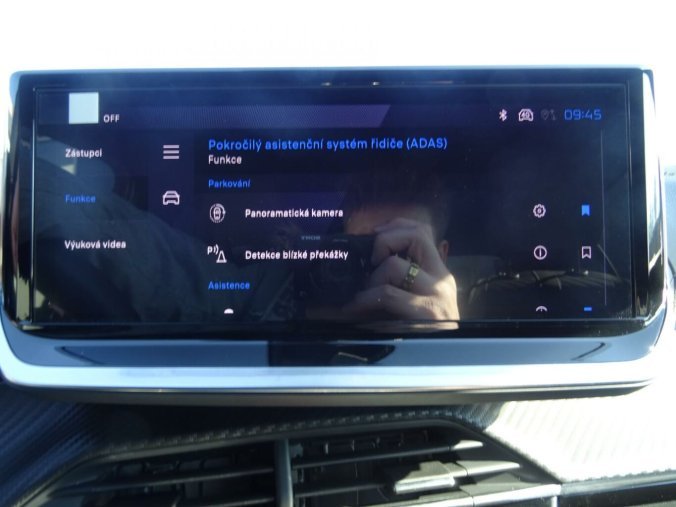 Peugeot 2008, Peugeot 2008 ALLURE Hybrid 145k e-DCS6, barva červená