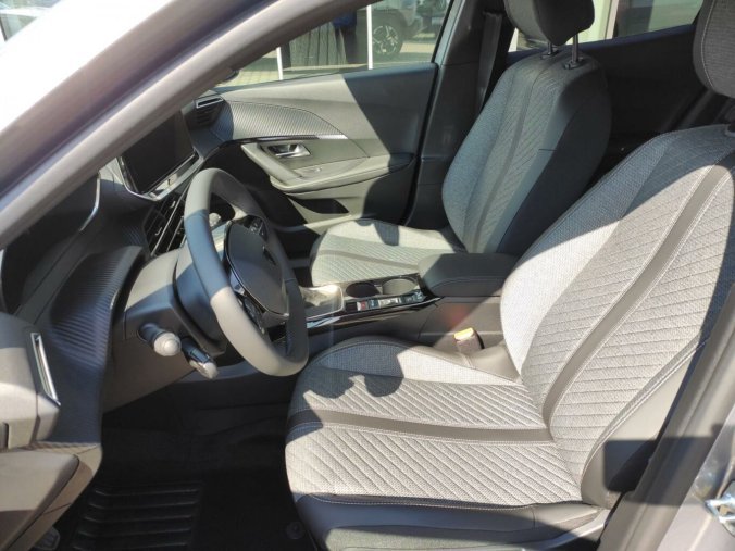 Peugeot 2008, Peugeot 2008 ALLURE 1.2 100k MAN6, barva stříbrná