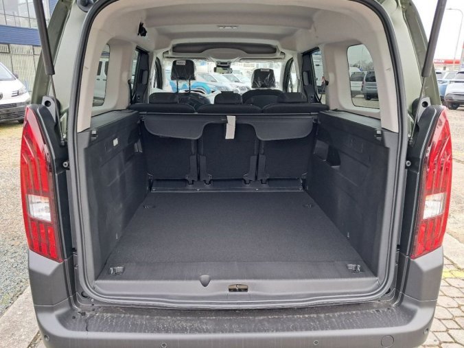 Peugeot Rifter, Peugeot Rifter LONG ALLURE BlueHDi 130 S&, barva zelená