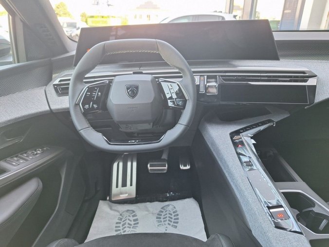 Peugeot 3008, Peugeot 3008 GT Elektromotor 157 kW / 210 k, barva modrá