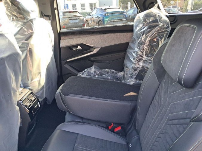 Peugeot 5008, Peugeot 5008 5008 GT Hybrid 145 e-DCS6, barva bílá