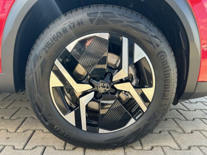 Peugeot 2008, Peugeot 2008 ALLURE Hybrid 145k e-DCS6, barva červená