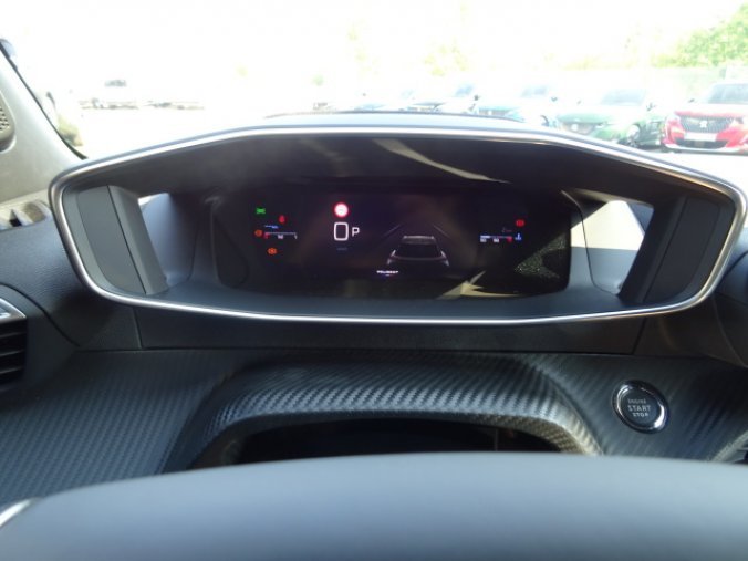Peugeot 2008, GT 1.2 PureTech 130k EAT8, barva šedá