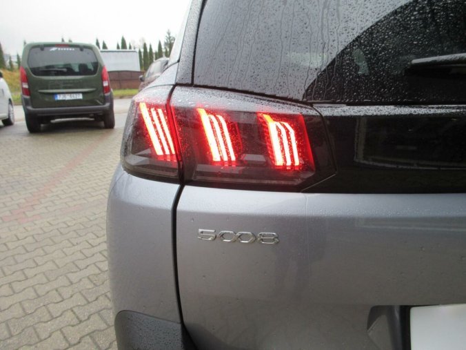 Peugeot 5008, Peugeot 5008 ALLURE BlueHDi 130 S&S EAT 8, barva šedá