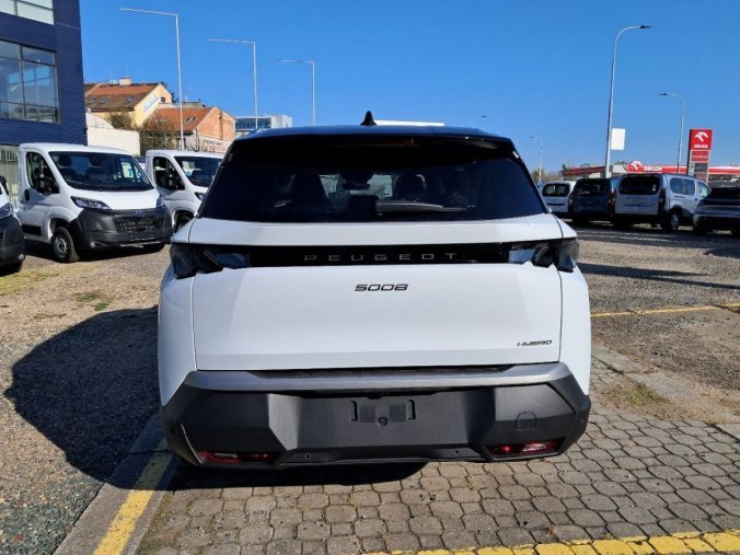 Peugeot 5008, Peugeot 5008 5008 GT Hybrid 145 e-DCS6, barva bílá