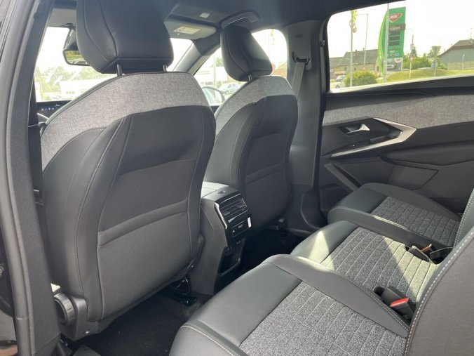 Peugeot 5008, Peugeot 5008 ALLURE Hybrid 145 e-DCS6, barva černá
