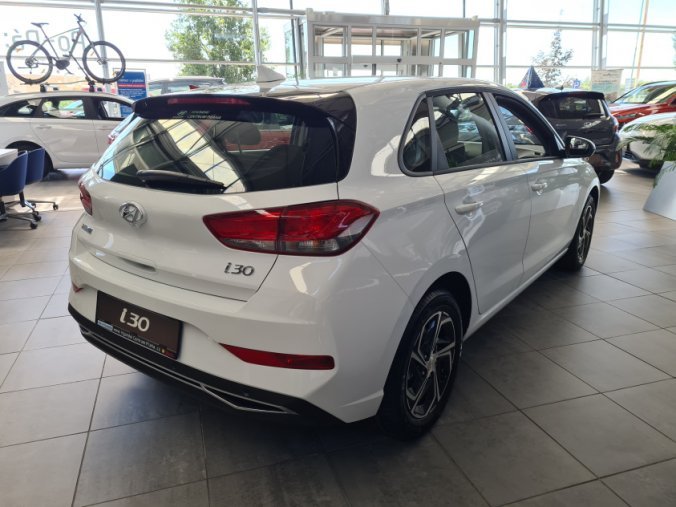 Hyundai i30, 1,0 T-GDI 88 kW MT, barva bílá