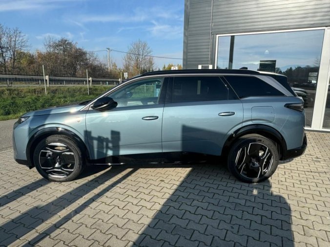 Peugeot 5008, Peugeot 5008 GT Elektromotor 157 kW / 210 k, barva modrá