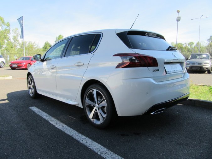 Peugeot 308, GT 1.2 PureTech 130k MAN6, barva bílá