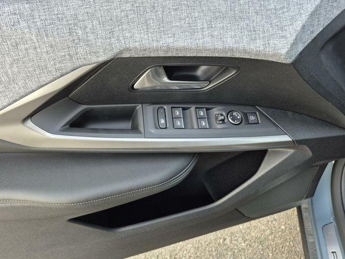 Peugeot 3008, Peugeot 3008 GT Hybrid 136 e-DCS6, barva modrá