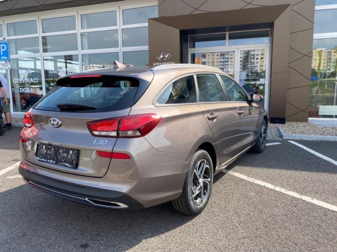 Hyundai i30, 1,5i 81 kW MT, barva bronzová