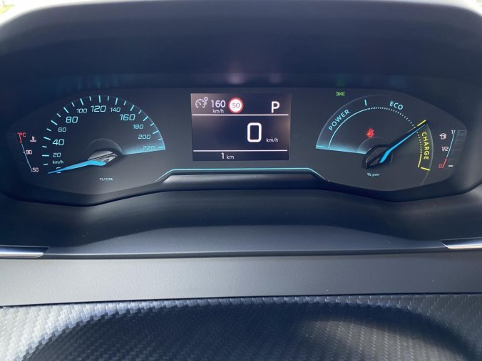 Peugeot 2008, Peugeot 2008 STYLE Hybrid 145 e-DCS6, barva bílá