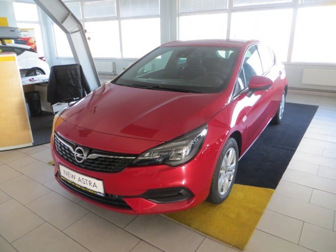 Opel Astra, Elegance, barva červená