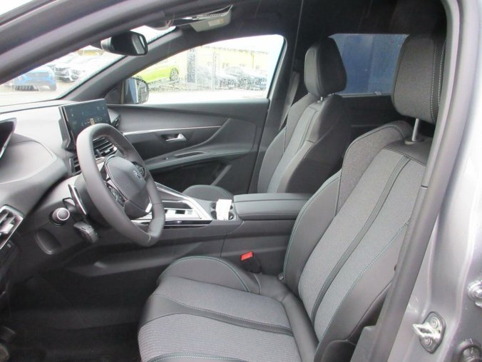 Peugeot 5008, Peugeot 5008 ALLURE BlueHDi 130 S&S EAT 8, barva šedá