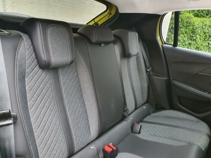 Peugeot 208, Peugeot 208 ALLURE PureTech 100 S&S MAN6, barva žlutá