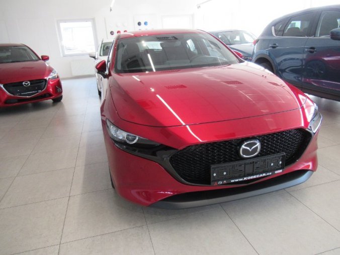 Mazda 3, Skyactive G122, barva červená