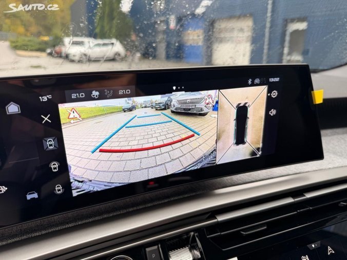 Peugeot 5008, Peugeot 5008 ALLURE Hybrid 145 e-DCS6, barva modrá