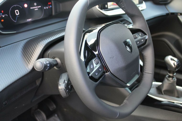 Peugeot 2008, Peugeot 2008 ALLURE Hybrid 145 e-DCS6, barva šedá