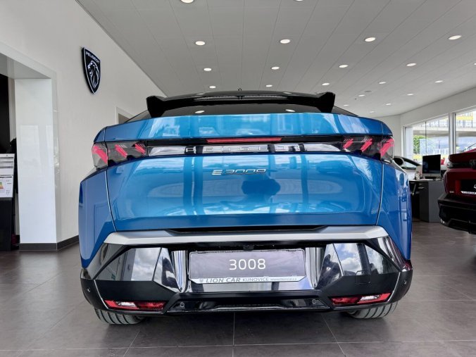 Peugeot 3008, Peugeot 3008 GT, Elektro, e-dojezd 520km, barva modrá