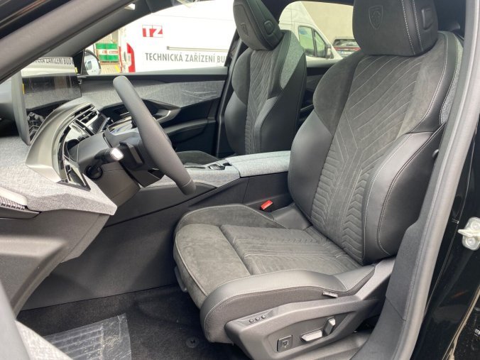 Peugeot 3008, Peugeot 3008 GT Hybrid 145k - MAX VÝBAVA! - 0400, barva černá