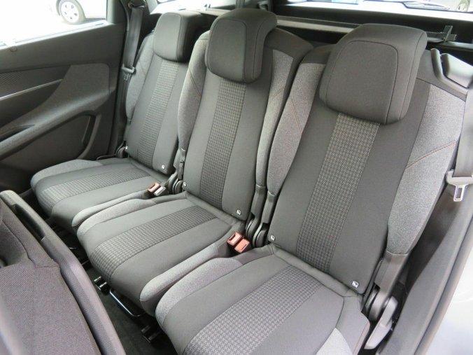 Peugeot 5008, Peugeot 5008 ACTIVE PACK 1.2 PT 130K MAN6, barva šedá