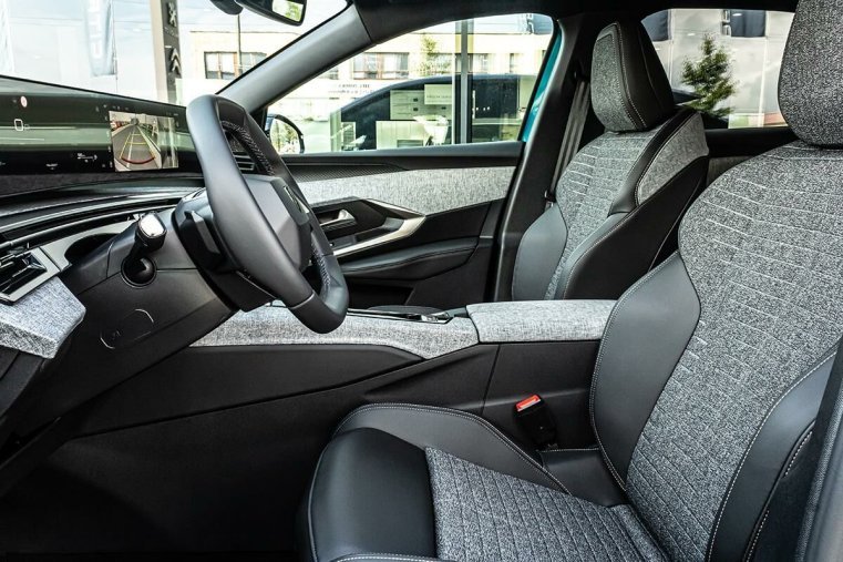 Peugeot 3008, Peugeot 3008 1,2 ALLURE Hybrid 136 e-DCS6, barva modrá