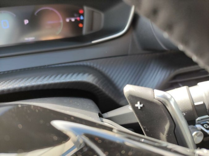 Peugeot 2008, Peugeot 2008 ALLURE 1.2 136k HY AUTOMAT, barva červená