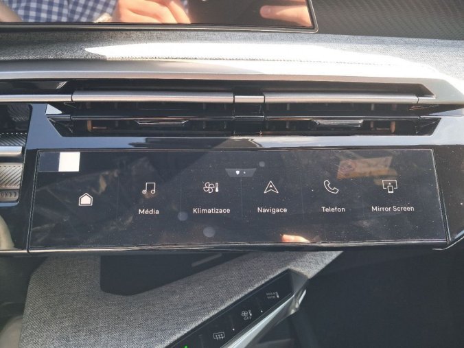 Peugeot 5008, Peugeot 5008 5008 ALLURE Hybrid 145 e-DCS6-, barva šedá