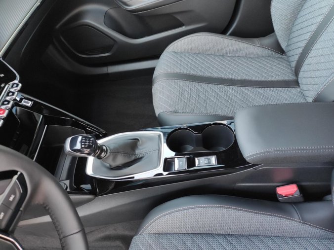 Peugeot 2008, Peugeot 2008 ALLURE 1.2 100k MAN6 2x kamera, barva modrá