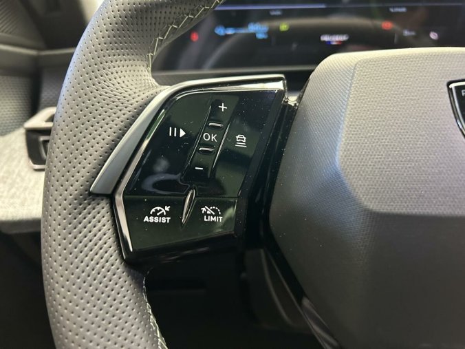 Peugeot 5008, Peugeot 5008 E-5008 GT - masážní sedadla, barva šedá